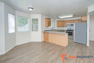 2101 N Aurora Way in Saratoga Springs, UT - Building Photo - Building Photo