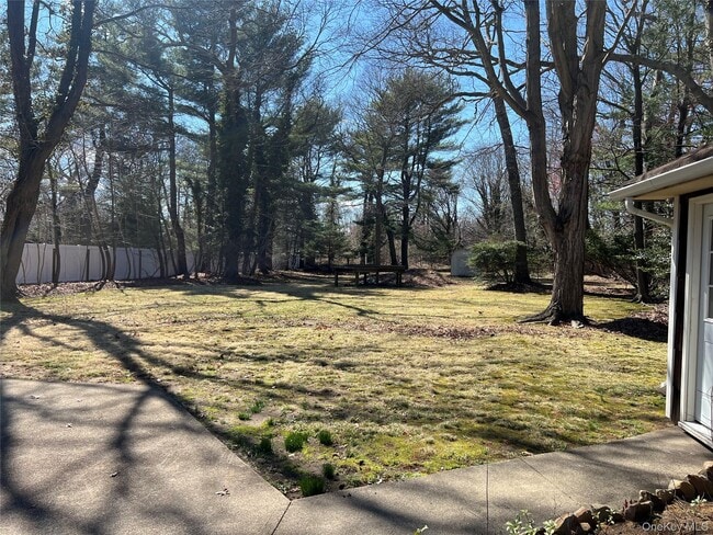 76 Mt Pleasant Rd in Smithtown, NY - Building Photo - Building Photo