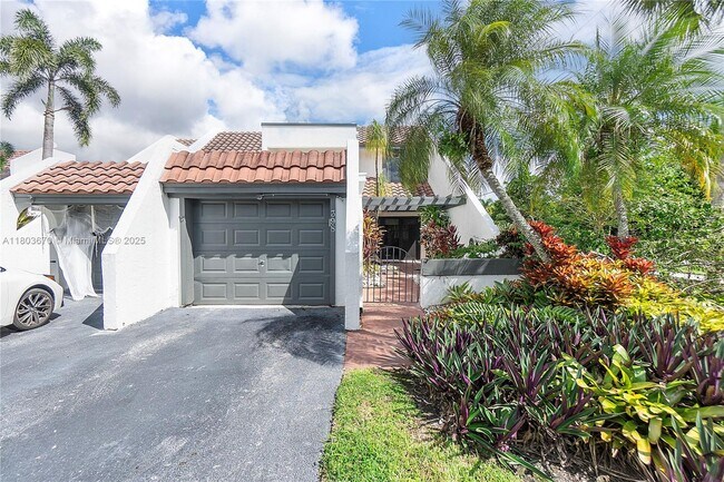 398 Fern Dr in Weston, FL - Building Photo - Building Photo