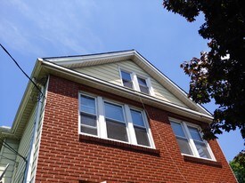 123 Liberty St, Unit 3 in Linden, NJ - Building Photo