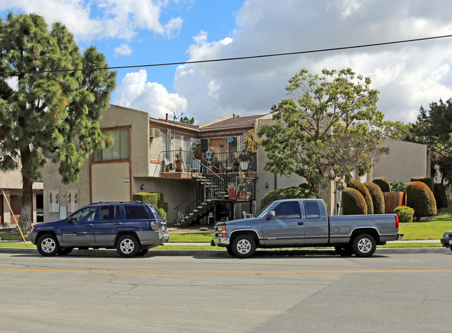 323 S Flower St in Orange, CA - Building Photo - Building Photo