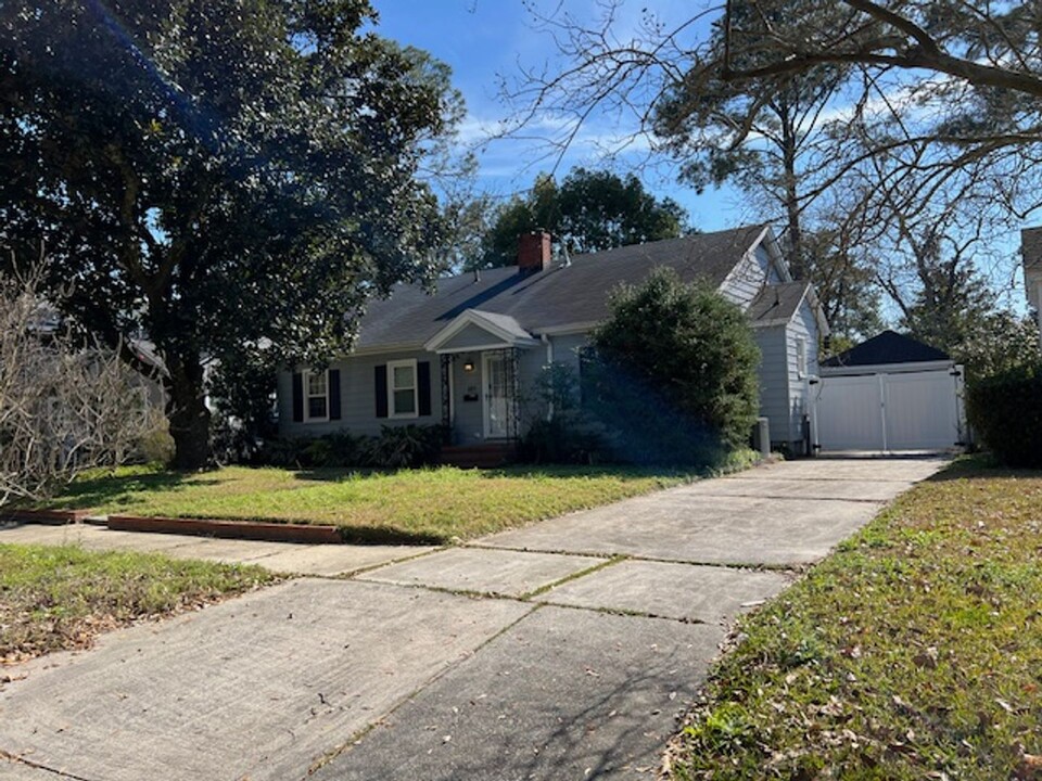 221 Columbus Dr in Savannah, GA - Foto de edificio