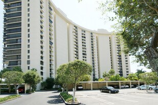 2450 Presidential Way in West Palm Beach, FL - Building Photo