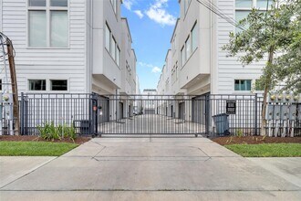 2719 Clay St in Houston, TX - Building Photo - Building Photo