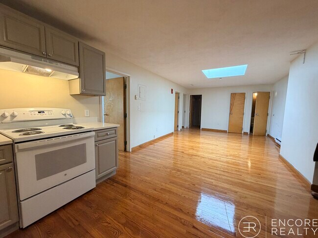 1110 Commonwealth Ave in Boston, MA - Building Photo - Building Photo