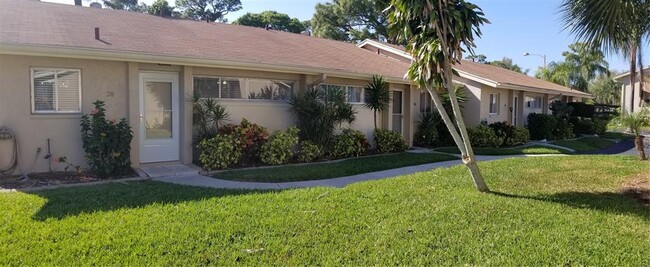 2772 Woodgate Ln in Sarasota, FL - Foto de edificio - Building Photo