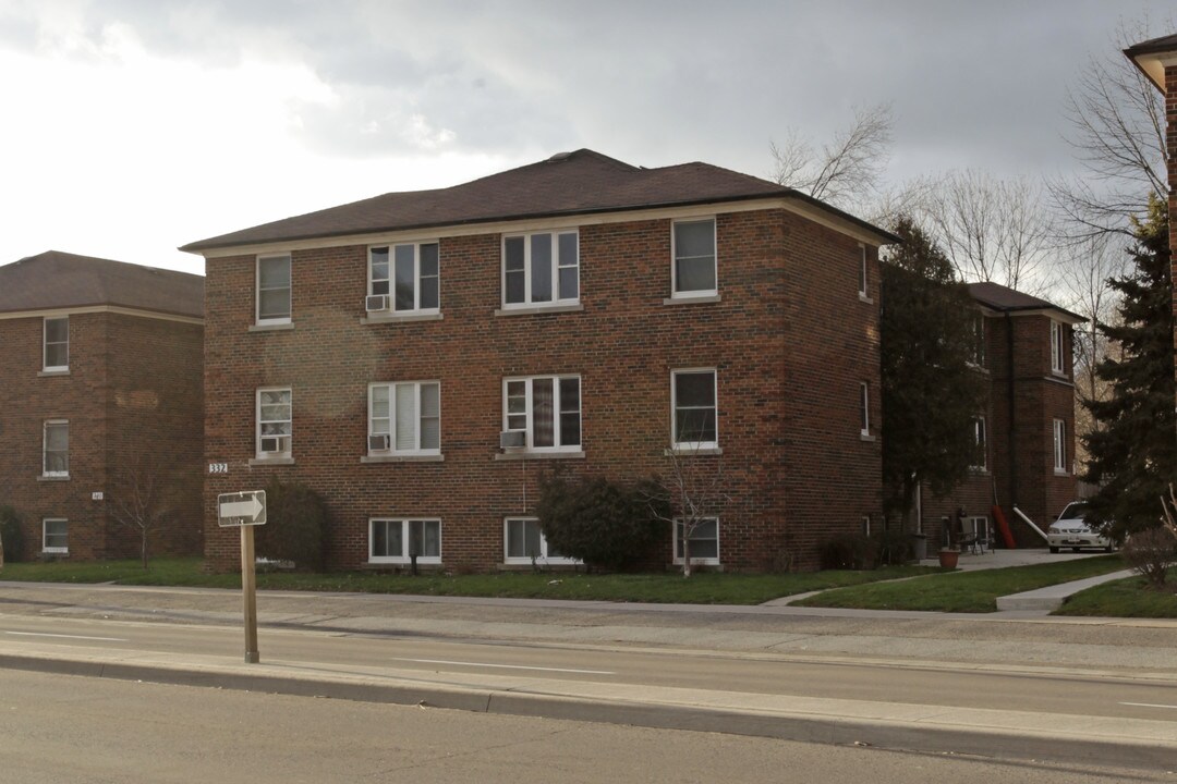332 Lakeshore Rd W in Mississauga, ON - Building Photo