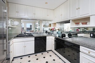 412 Beacon St, Unit 9 in Boston, MA - Building Photo