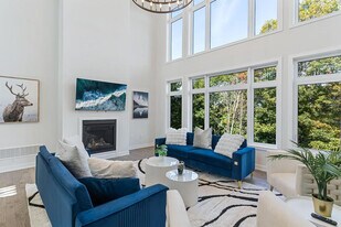 1007 Napier Ct in Lake Of Bays, ON - Building Photo