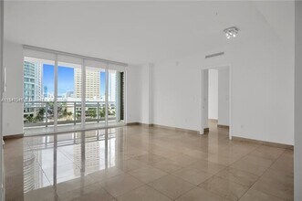 901 Brickell Key Blvd in Miami, FL - Building Photo - Building Photo