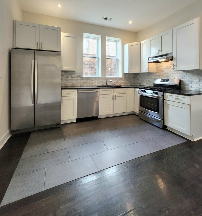 4012 W Armitage Ave in Chicago, IL - Building Photo - Building Photo