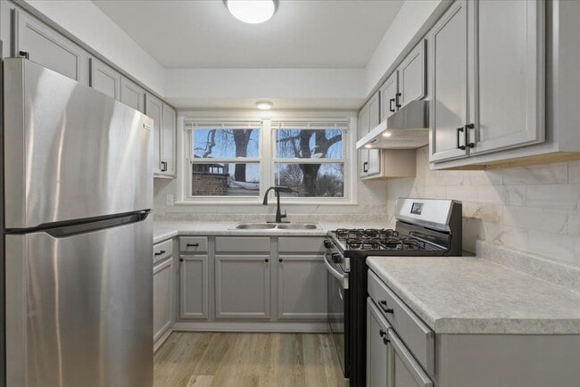 8921 S Cottage Grove Ave in Chicago, IL - Building Photo - Building Photo