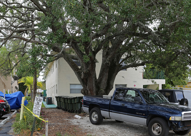 1028 NE 39th Dr in Fort Lauderdale, FL - Building Photo - Building Photo