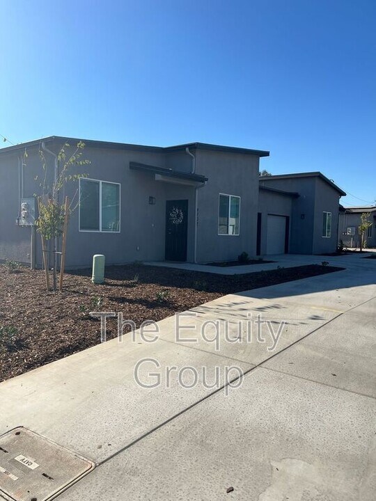 4112 E Kaweah Ave in Visalia, CA - Building Photo