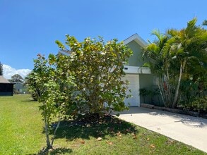 1781 SE Linpark Ct in Port St. Lucie, FL - Building Photo - Building Photo