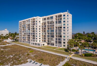 Longboat Harbor Towers in Longboat Key, FL - Building Photo - Building Photo