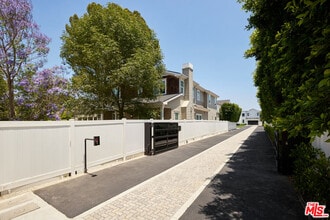 15566 Chasmila Dr in Los Angeles, CA - Building Photo - Building Photo