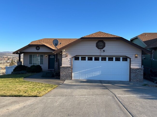 property at 797 SW Sunnyside Dr