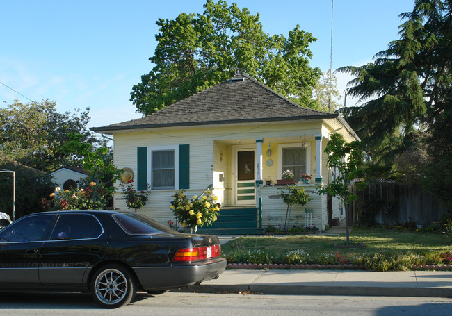 211 Sunnyside Ave in Campbell, CA - Foto de edificio - Building Photo