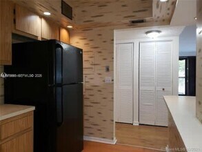 20860 San Simeon Way in Miami, FL - Building Photo - Building Photo