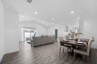 18015 Collins St in Encino, CA - Building Photo - Building Photo