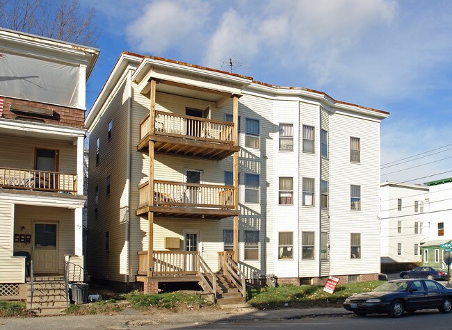 94 Walnut St in Lewiston, ME - Foto de edificio - Building Photo