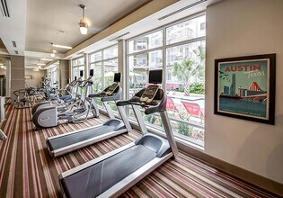 2024 E 7th St in Austin, TX - Foto de edificio - Building Photo