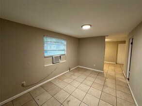 240 E Martin Luther King Jr Dr-Unit -A in Tarpon Springs, FL - Foto de edificio - Building Photo