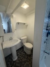 5230 W Winona St, Unit B in Chicago, IL - Foto de edificio - Building Photo