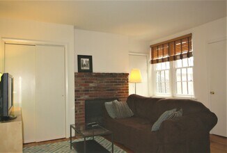 935 Lombard St, Unit 203 in Philadelphia, PA - Building Photo - Building Photo