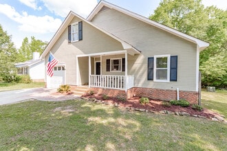 204 Dutch Dr in Irmo, SC - Building Photo - Building Photo