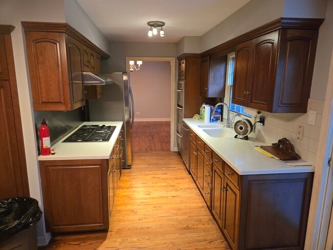 2S663 Ave Normandy E in Oak Brook, IL - Building Photo - Building Photo