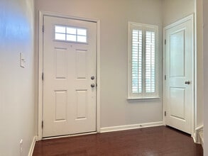 2501 Silverthorn Dr in Charlotte, NC - Foto de edificio - Building Photo