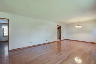 702 W 6th Ave in Lenoir City, TN - Building Photo - Building Photo