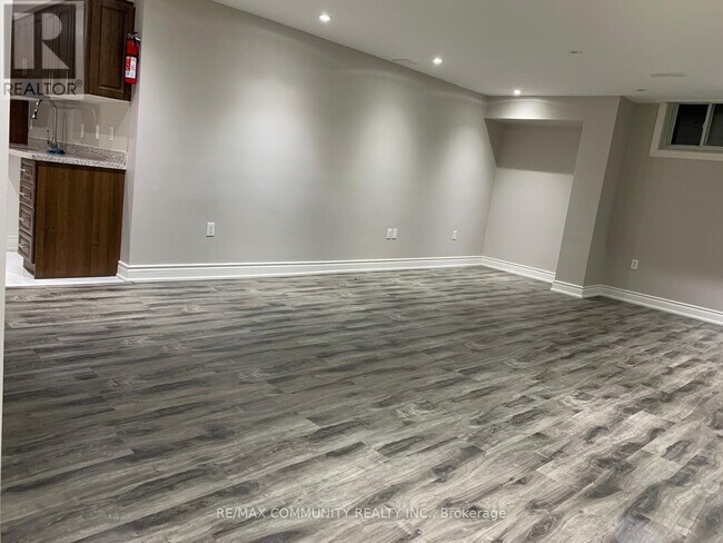 1654 Irvine Scott St in Oshawa, ON - Building Photo - Building Photo