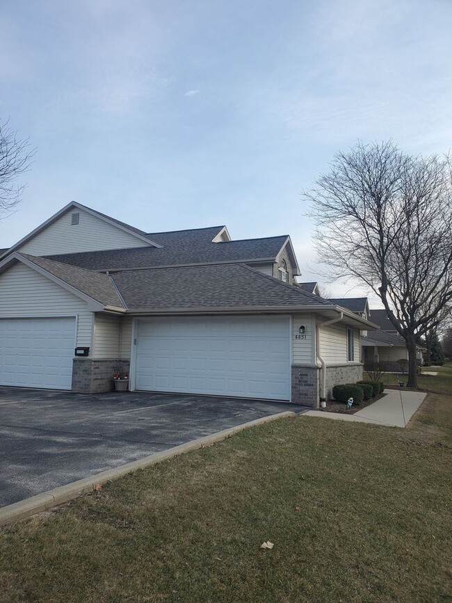 property at 4851 W Maple Leaf Cir