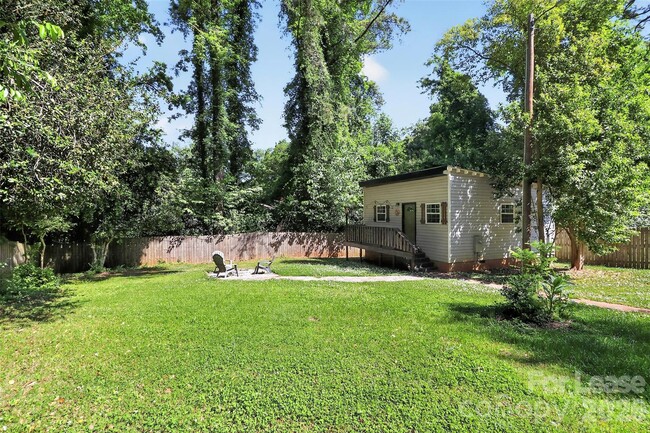 1954 Garibaldi Ave in Charlotte, NC - Building Photo - Building Photo