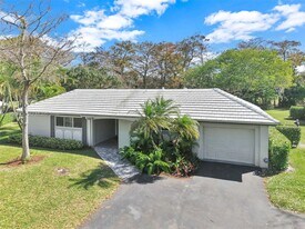 820 E Cypress Ln in Pompano Beach, FL - Building Photo