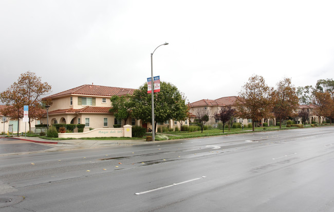 Plaza del Sol in Simi Valley, CA - Foto de edificio - Building Photo