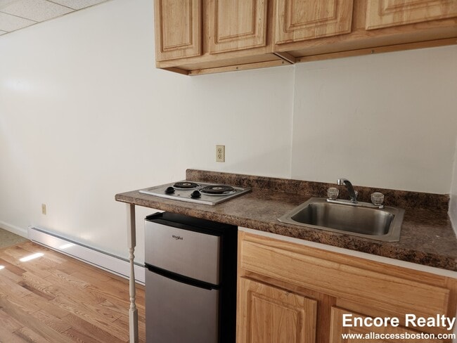 405 Beacon St, Unit D in Boston, MA - Building Photo - Building Photo