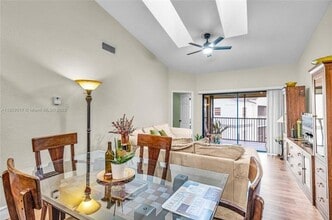 2511 NW 56th Ave, Unit 25 in Lauderhill, FL - Foto de edificio - Building Photo