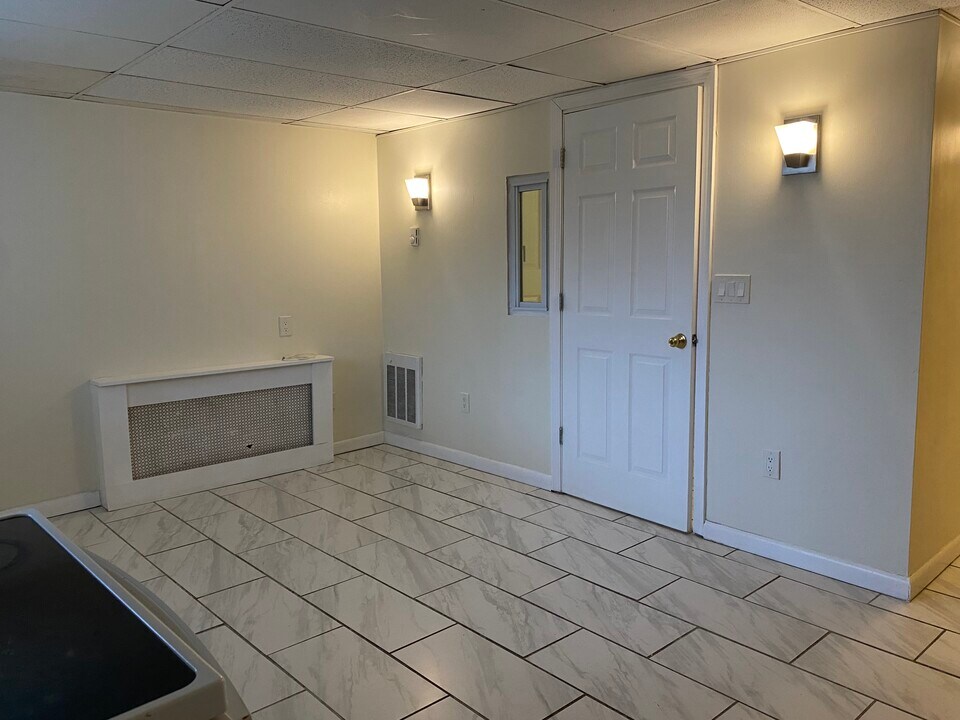 2244 Nichols Ave in Stratford, CT - Building Photo