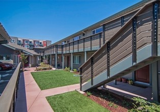 Garland Plaza Apartments in Sunnyvale, CA - Building Photo - Building Photo