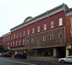 Cole's Furniture Building in Johnstown, NY - Foto de edificio - Building Photo