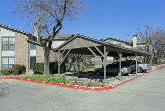 Country Greene Townhomes in Hurst, TX - Building Photo - Building Photo