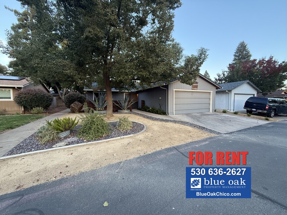 998 Jenooke Ln in Chico, CA - Building Photo