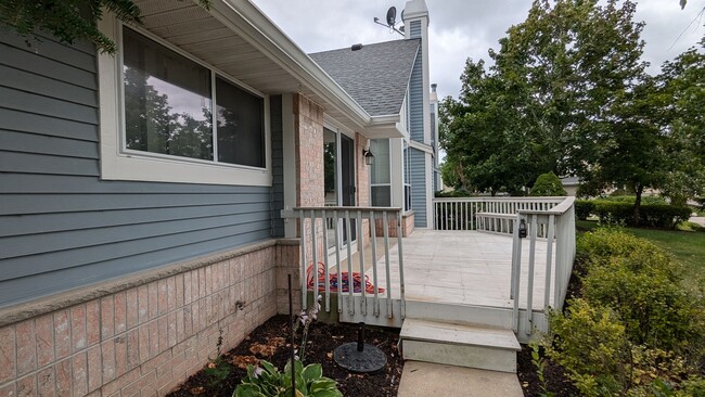 14303 Waterford Square Dr in New Berlin, WI - Building Photo - Building Photo