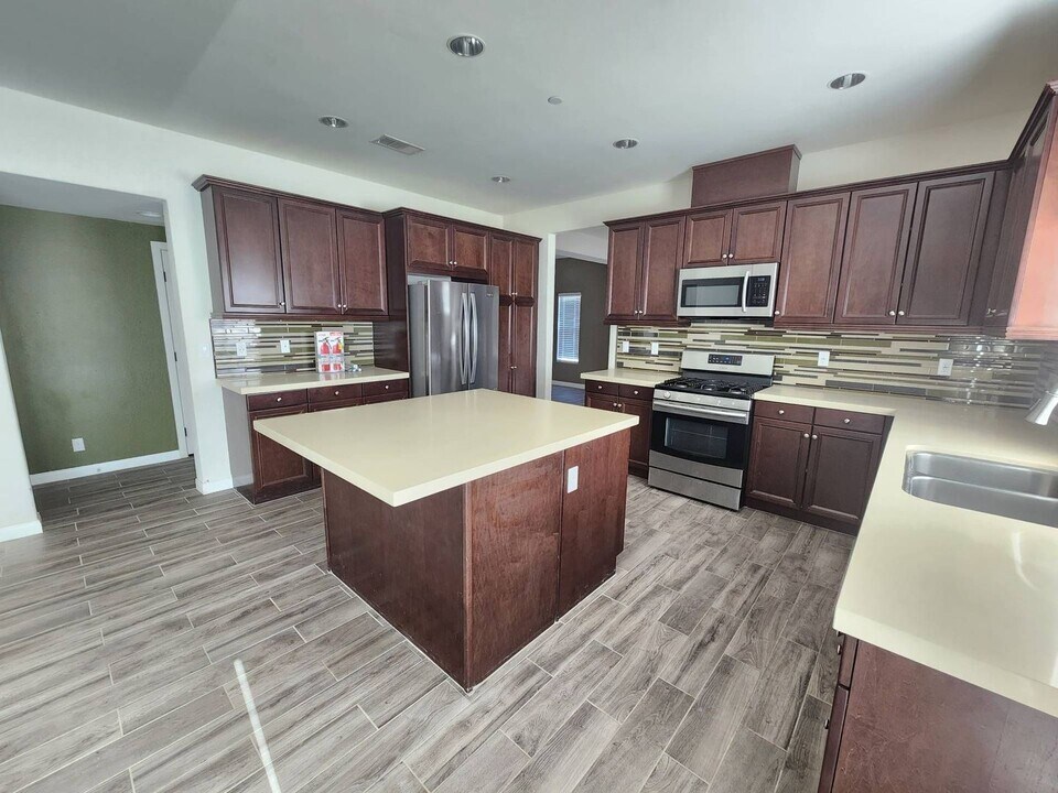 5617 Marine Ave in Twentynine Palms, CA - Foto de edificio
