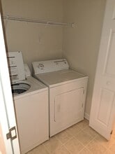 2768 Gatewood Cir, Unit WB 655-402 in Charlottesville, VA - Building Photo - Building Photo