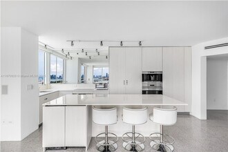 1330 West Ave in Miami Beach, FL - Building Photo - Building Photo